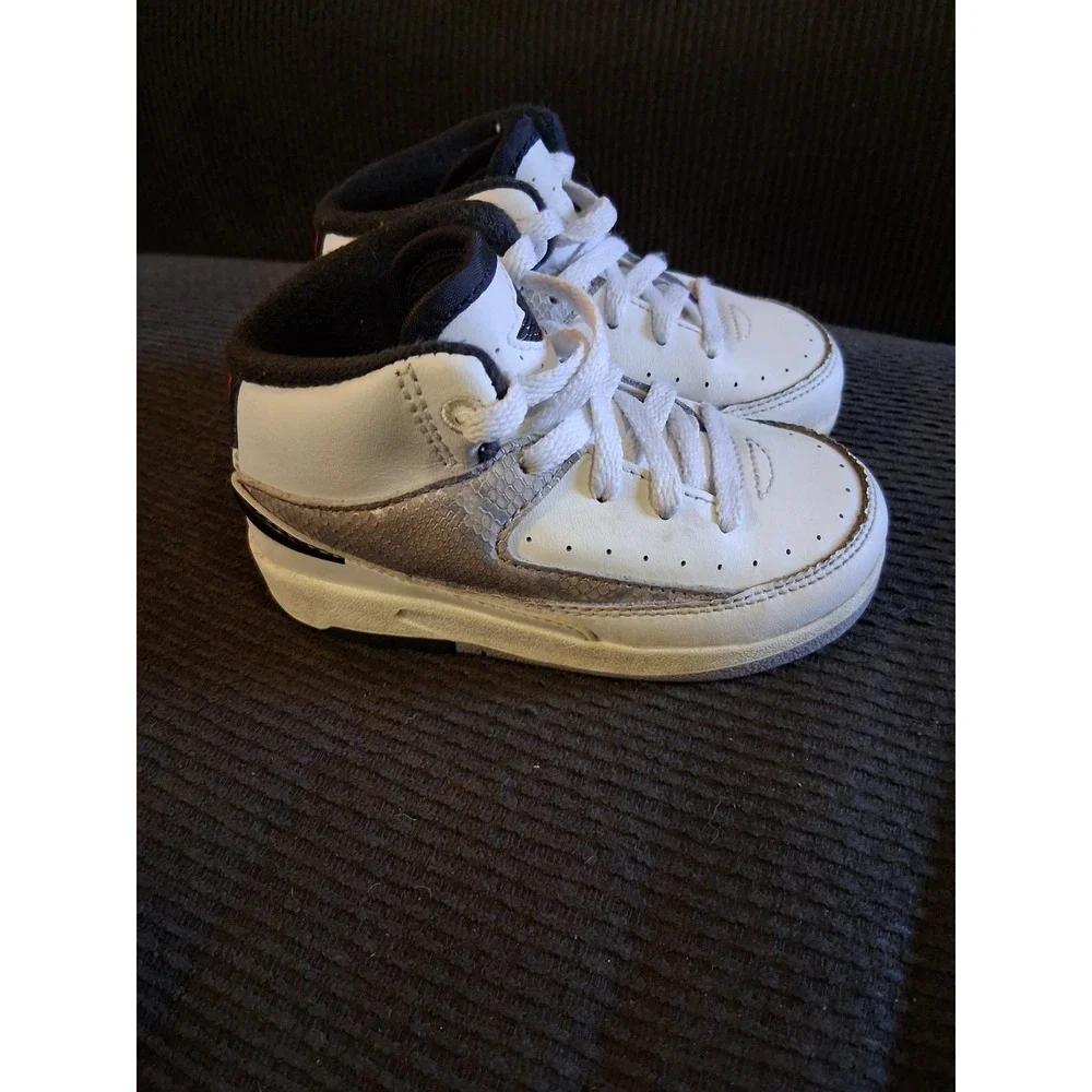 Nike Jordan 2 Retro White/Fire Red-Black-Sail DQ8563-102 Toddler Size‎ 6C